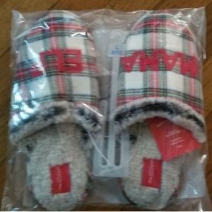NWT TARGETS WOMENS WONDERSHOP MAMA ELF SLIPPERS.  RED PLAID. LARGE 9/10